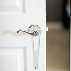 Yagosodee 2 Pcs Cat Door Holder Latch 4 Holes Adjustable Cat Door Stopper Alternative No Measuring To Keep Dogs Out Of Cat Litter Boxes And Food -Zoo Shop 314uhJtHeZL